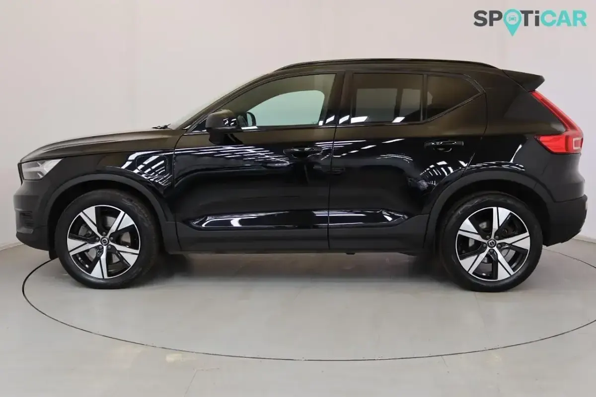 Second-hand Volvo XC40 Plus 208 CP (152 kW) 2022 Negru SUV
