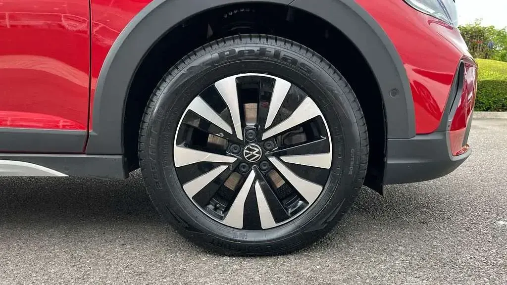 Used VW Taigo Life 95 HP (69 kW) 2022 Red SUV