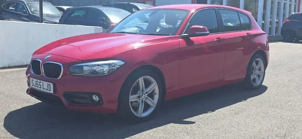 Used BMW 118 Sport Line 2015 Red Hatchback