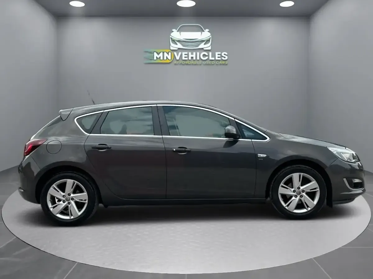 Used Vauxhall Astra SRi 99 HP (72 kW) 2015 Grey Hatchback