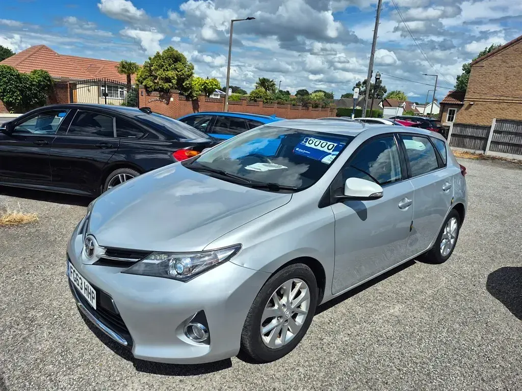 Used Toyota Auris 2013 Silver Hatchback