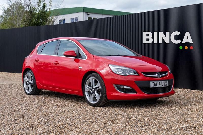 Used Vauxhall Astra SRi 140 HP (102 kW) 2014 Red Hatchback