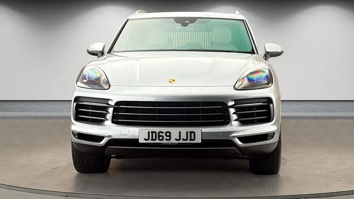 Used Porsche Cayenne 440 HP (323 kW) 2019 Dolomite silver SUV
