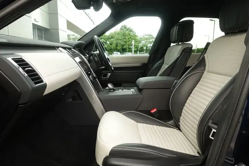 Used Land Rover Discovery HSE Dynamic 2023 Blue SUV