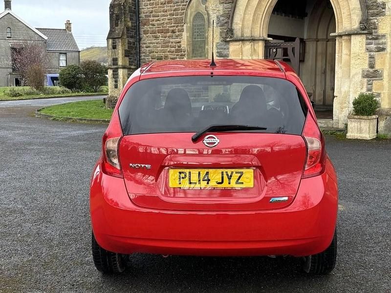 Używany Nissan Note Acenta 98 KM (72 kW) 2014 Czerwony Hatchback