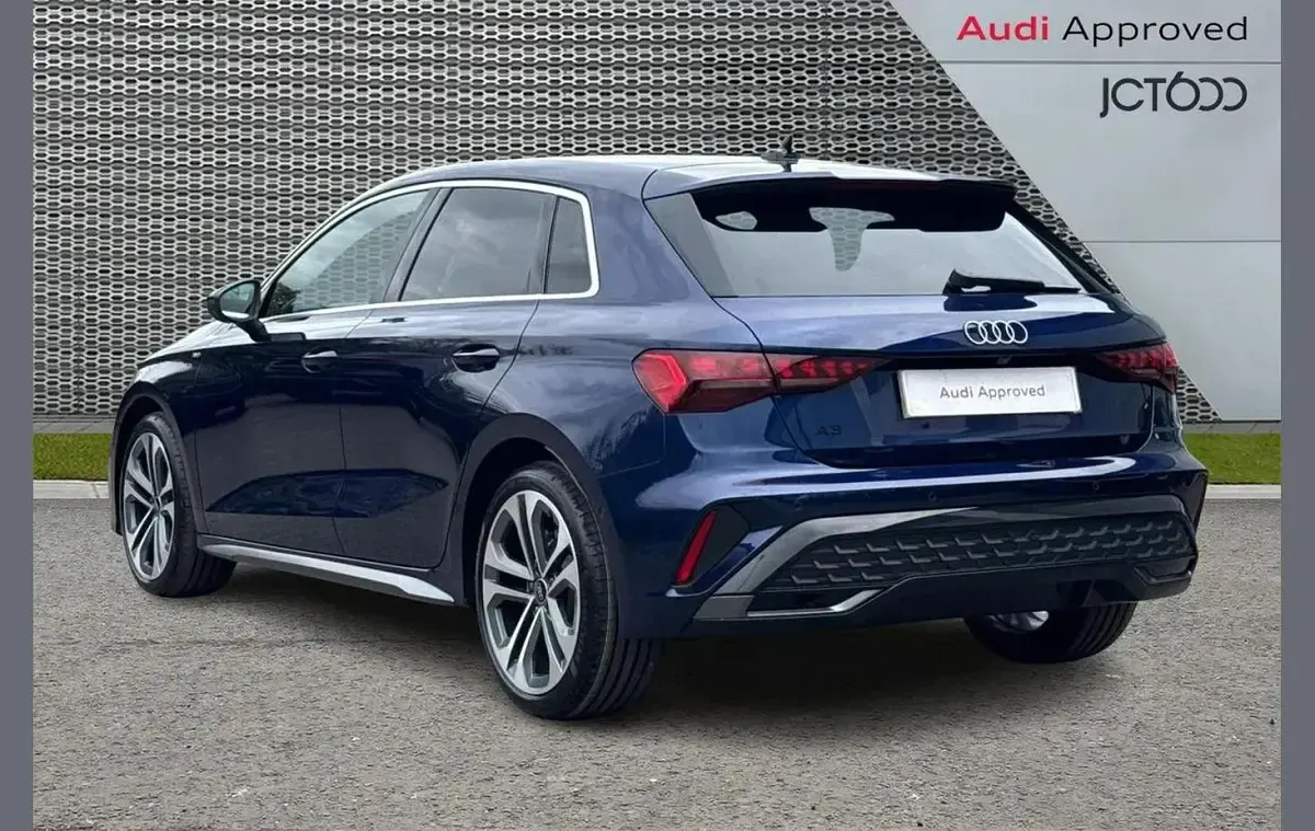 Begagnad Audi A3 S-Line 113 HK (83 kW) 2026 Blå Halvkombi