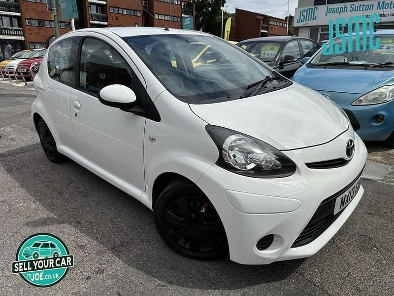 White Used 2013 Toyota Aygo Hatchback | £4,850 (Fair price) - Image 1/4