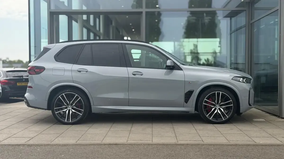 Usado BMW X5 M Sport 294 HP (216 kW) 2024 Cinzento SUV