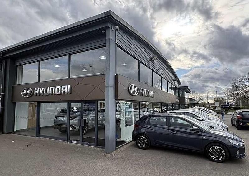 Used Hyundai i10 SE 2023 Atlas white Hatchback