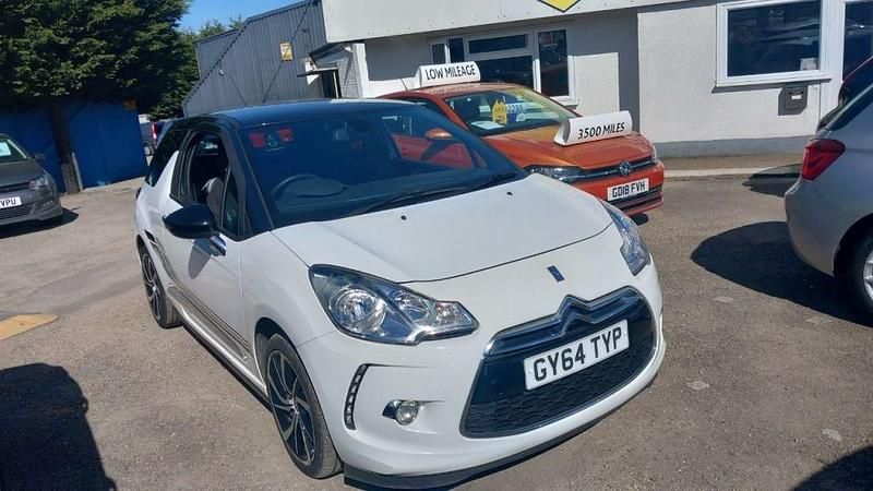 Used Citroën DS3 PureTech 82 HP (60 kW) 2014 White Hatchback