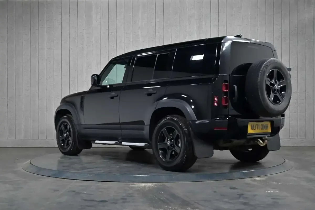 Used Land Rover Defender S 250 HP (183 kW) 2021 Black SUV