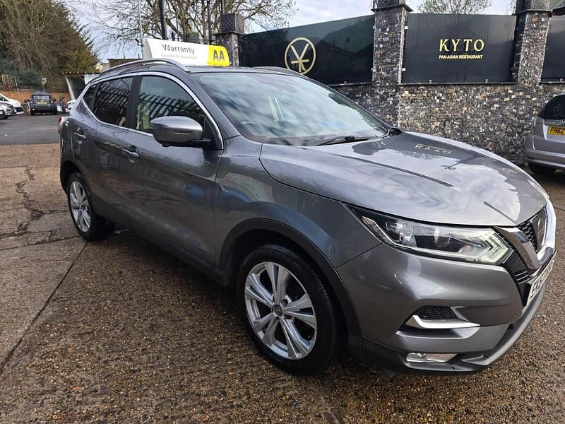 Grey Used 2017 Nissan Qashqai N-Connecta SUV | £8,850 (Fair price) - Image 1/4