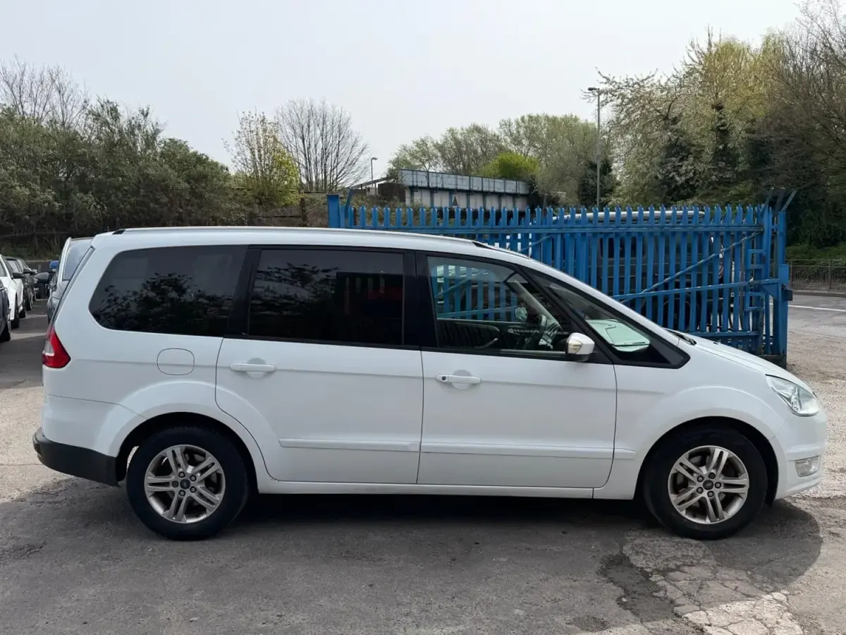 Gebraucht Ford Galaxy Zetec 115 PS (84 kW) 2012 Weiß Van / Kleinbus