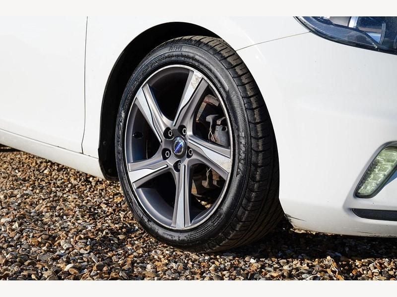 Used Volvo V40 R-Design 2014 White Hatchback