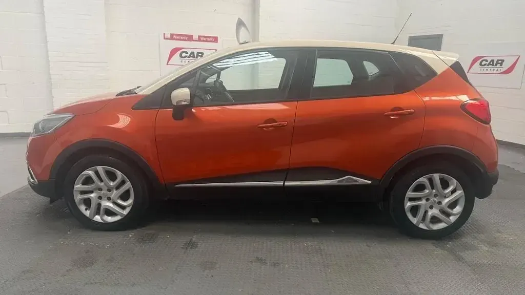 Usado Renault Captur Dynamique 90 CV (66 kW) 2015 Naranja SUV