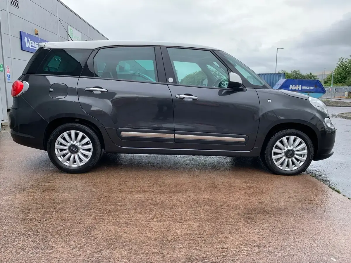 Used Fiat 500L Lounge 120 HP (88 kW) 2015 Grey MPV