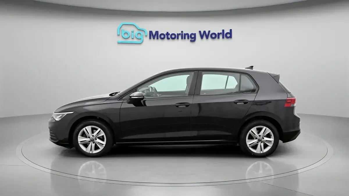 Używany VW Golf VIII S 2022 Czarny Hatchback