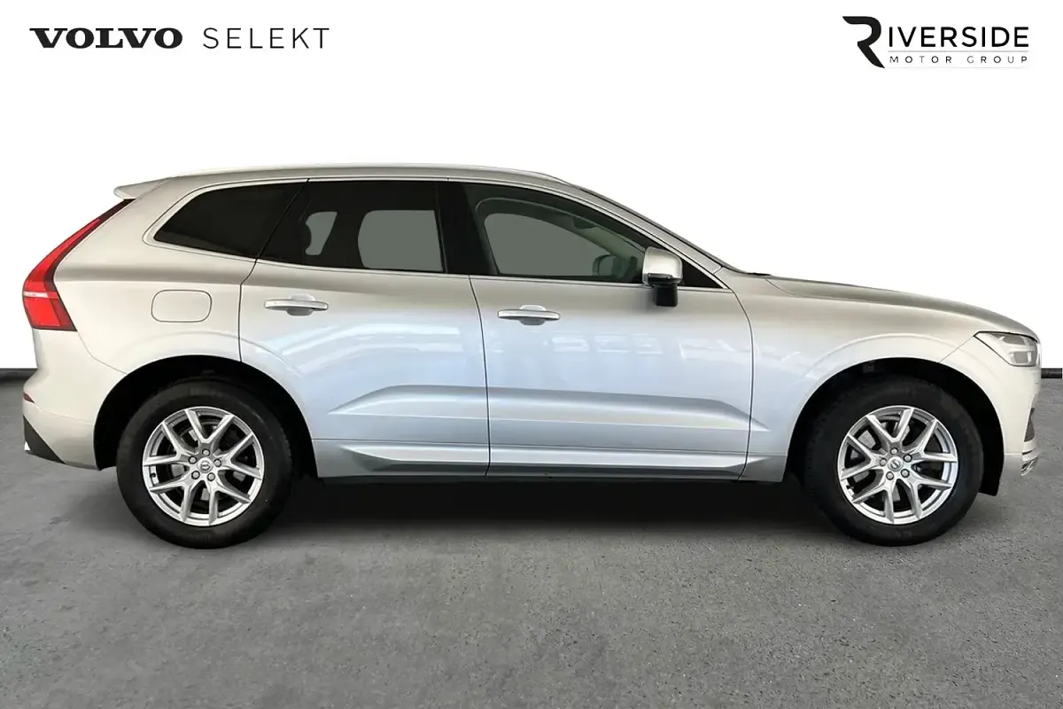 Used Volvo XC60 Momentum 250 HP (183 kW) 2020 Bright silver SUV