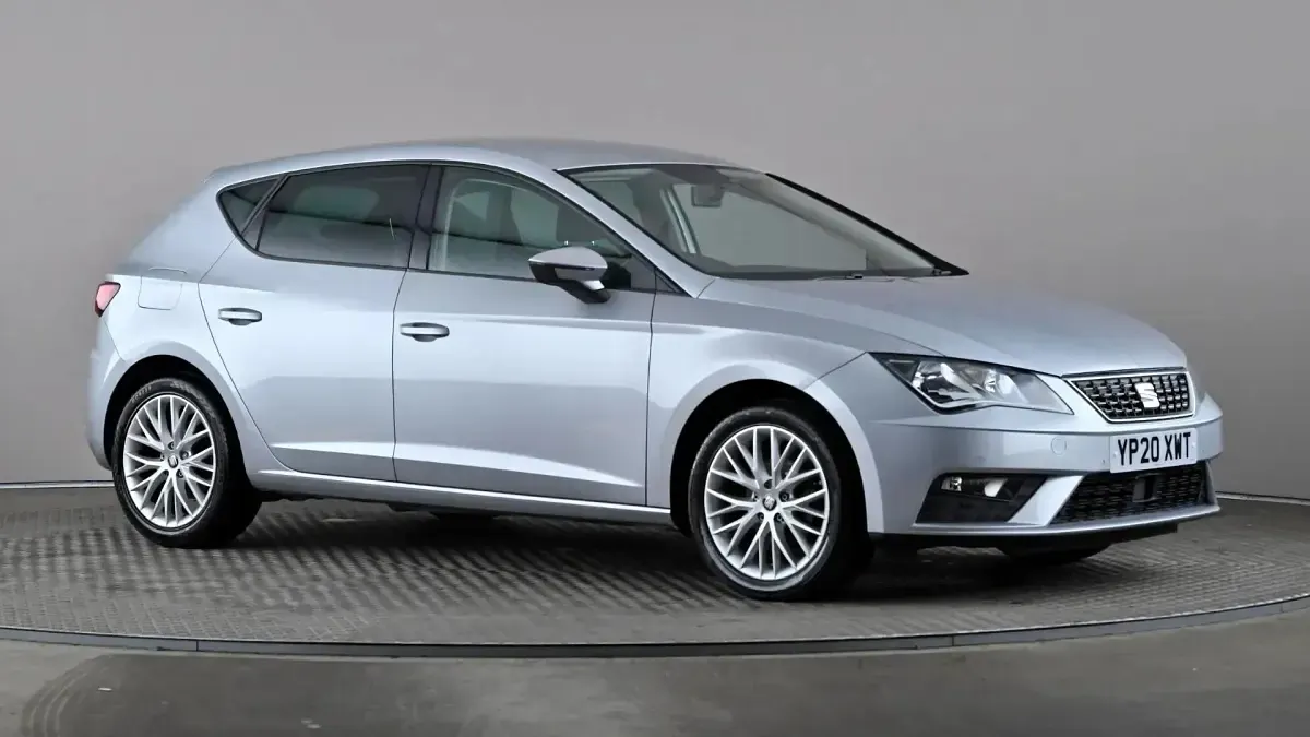 Begagnad Seat Leon SE Dynamic 115 HK (84 kW) 2020 Silver Halvkombi