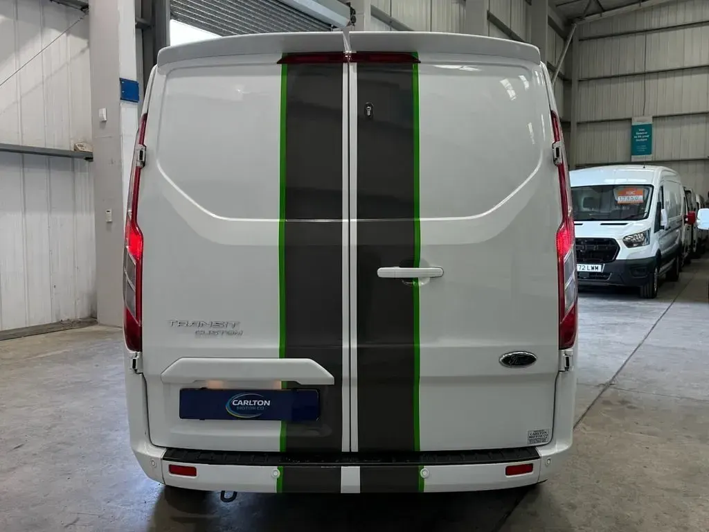 Used Ford Transit Custom Limited 130 HP (95 kW) 2022 White Van