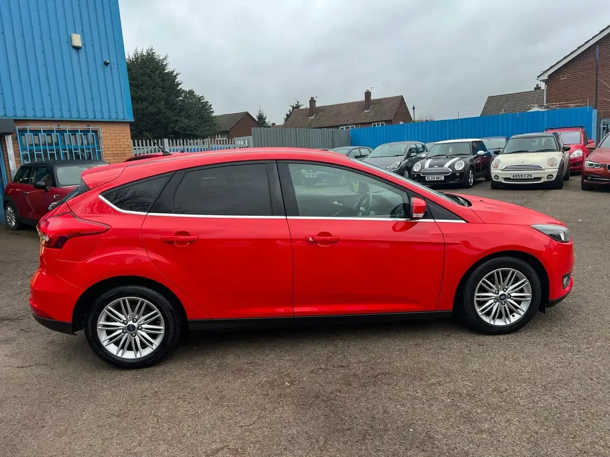 Used Ford Focus Zetec 125 HP (91 kW) 2018 Red Hatchback