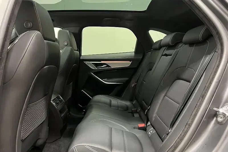 Used Jaguar F-Pace R-Dynamic 201 HP (147 kW) 2023 White SUV