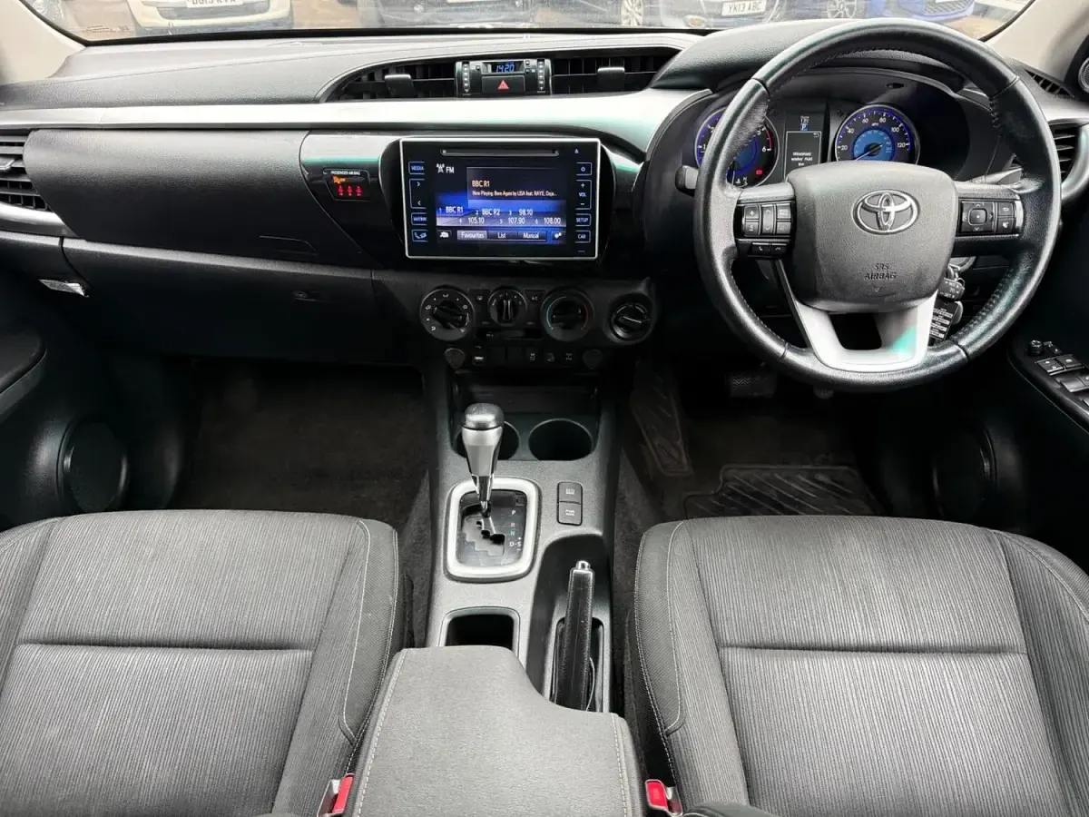 Used Toyota HiLux 150 HP (110 kW) 2019 Grey Pickup