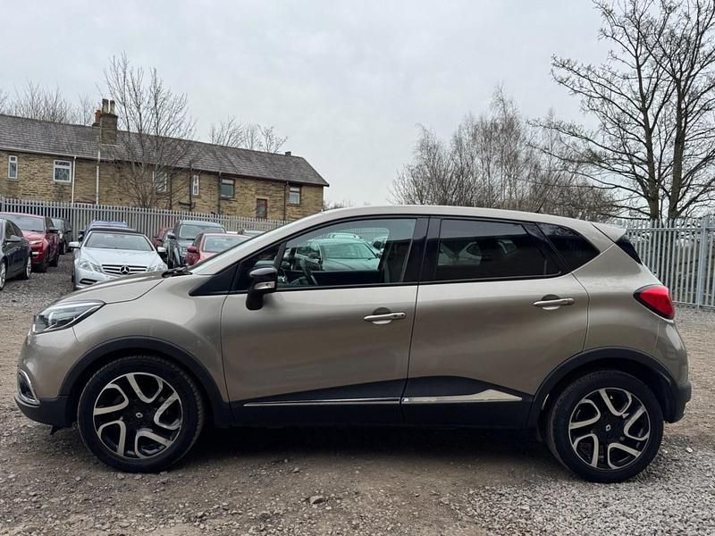 Used Renault Captur Dynamique 90 HP (66 kW) 2015 Beige SUV