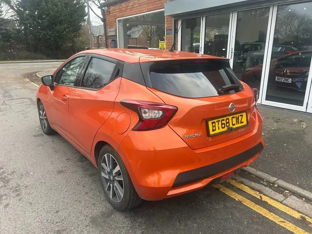 Begagnad Nissan Micra N-Connecta 90 HK (66 kW) 2018 Orange Halvkombi