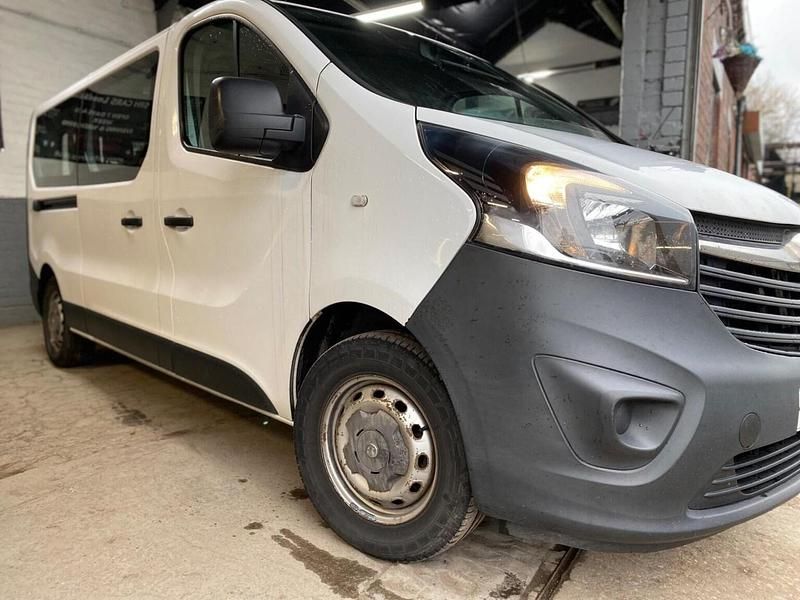 Used Vauxhall Vivaro S 125 HP (91 kW) 2016 White MPV