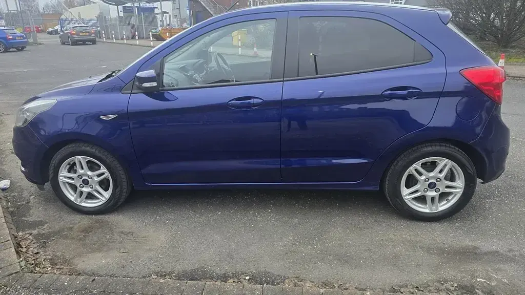 Second-hand Ford Ka Plus Zetec 85 CP (62 kW) 2017 Albastru Hatchback