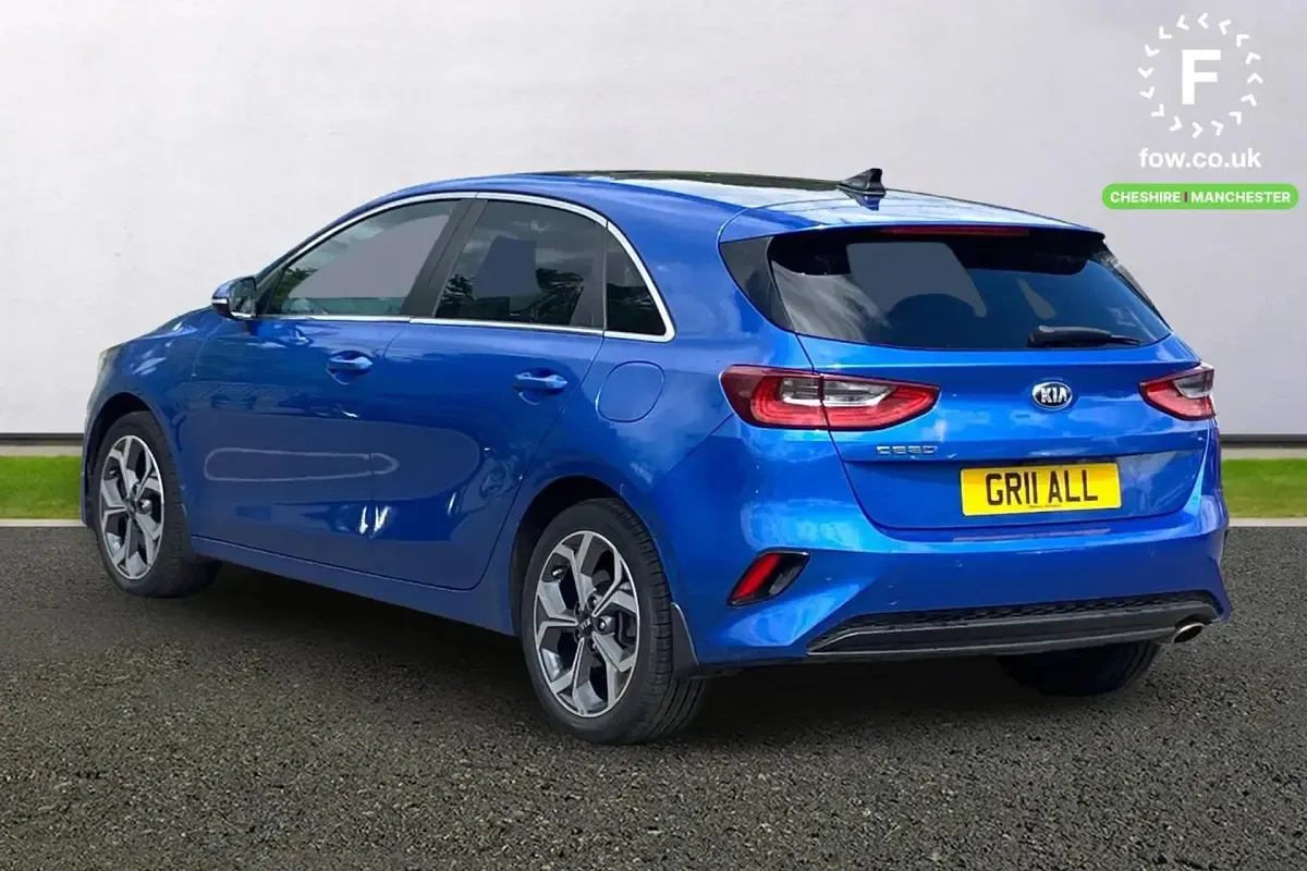 Begagnad Kia Ceed First Edition 140 HK (102 kW) 2019 Blå Halvkombi