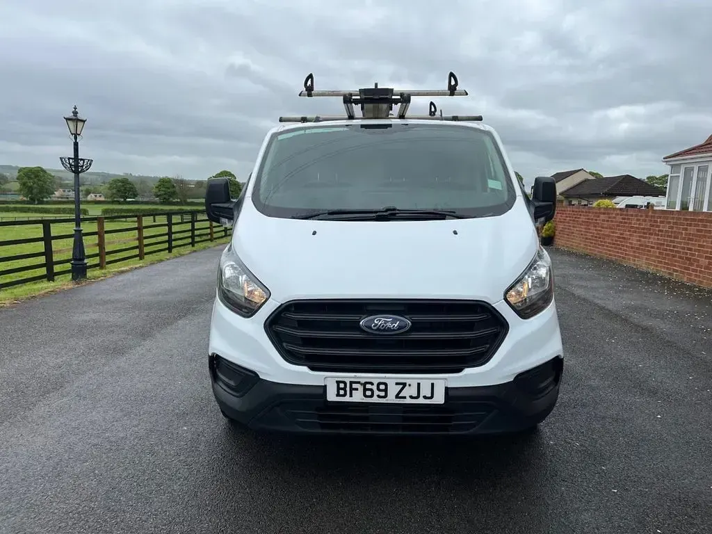 Used Ford Transit Custom 105 HP (77 kW) 2020 White Van