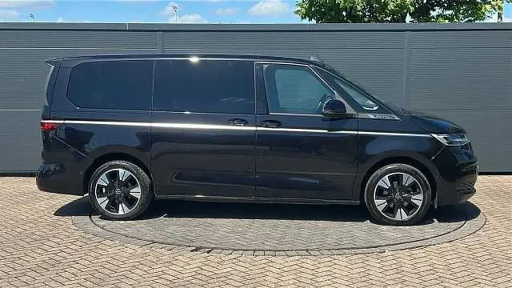 Used VW Multivan Style 150 HP (110 kW) 2025 Black MPV