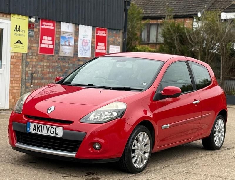 Used Renault Clio II Dynamique 88 HP (64 kW) 2011 Red Hatchback