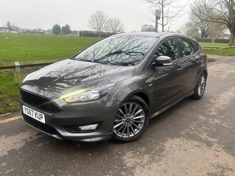 Used Ford Focus ST-Line 140 HP (102 kW) 2017 Grey Hatchback