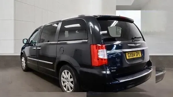 Used Chrysler Grand Voyager Limited 178 HP (130 kW) 2014 Black MPV