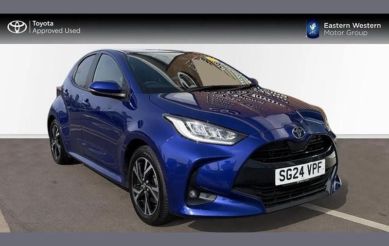 Used Toyota Yaris Hybrid Design 113 HP (83 kW) 2024 Blue Hatchback