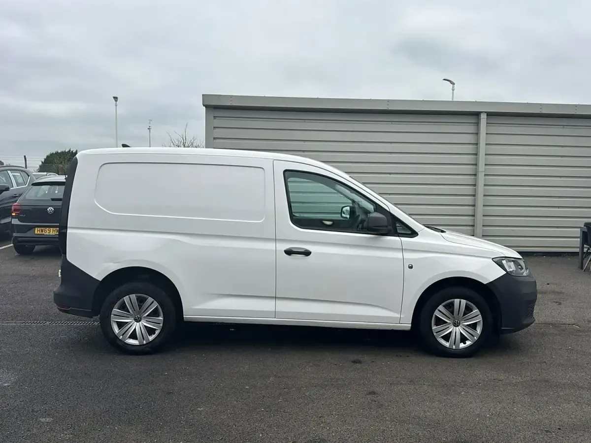 Used VW Caddy 114 HP (83 kW) 2021 White MPV