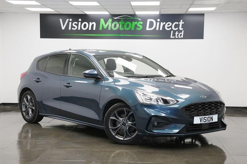 Begagnad Ford Focus ST-Line 2022 Blå Halvkombi