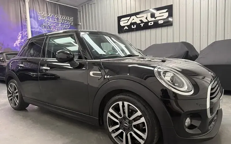 Begagnad Mini Cooper Hatch 136 HK (100 kW) 2018 Halvkombi
