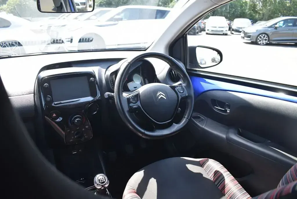 Used Citroën C1 Flair 72 HP (52 kW) 2018 Blue Hatchback