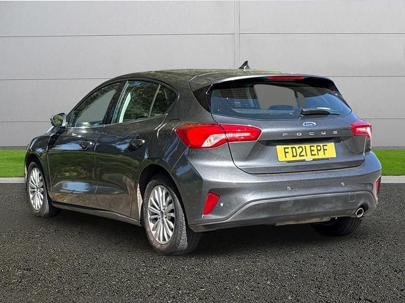 Usado Ford Focus Titanium 120 HP (88 kW) 2021 Cinzento Citadino