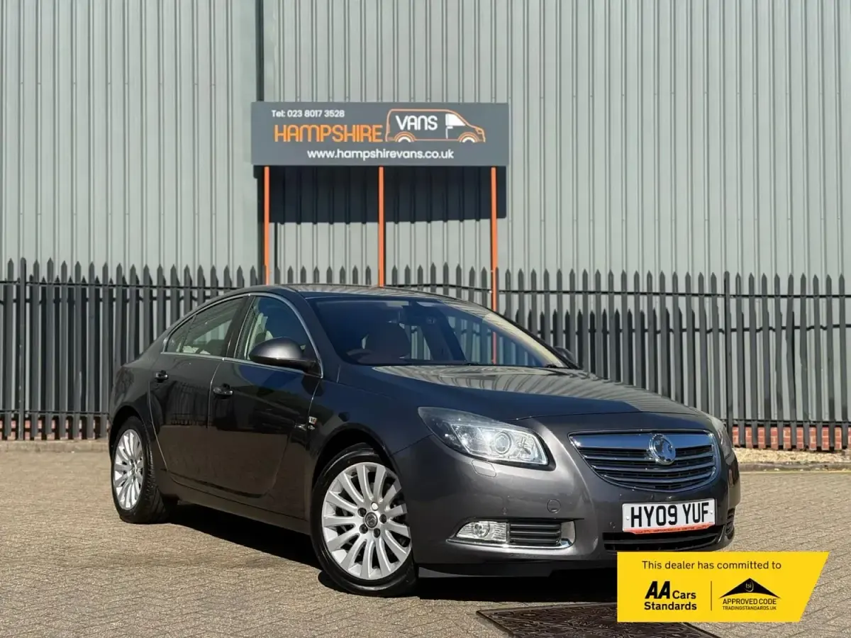 Second-hand Vauxhall Insignia Elite 220 CP (161 kW) 2009 Gri Hatchback