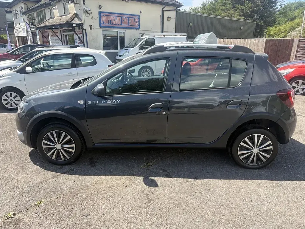 Used Dacia Sandero Lauréate 90 HP (66 kW) 2016 Grey Hatchback