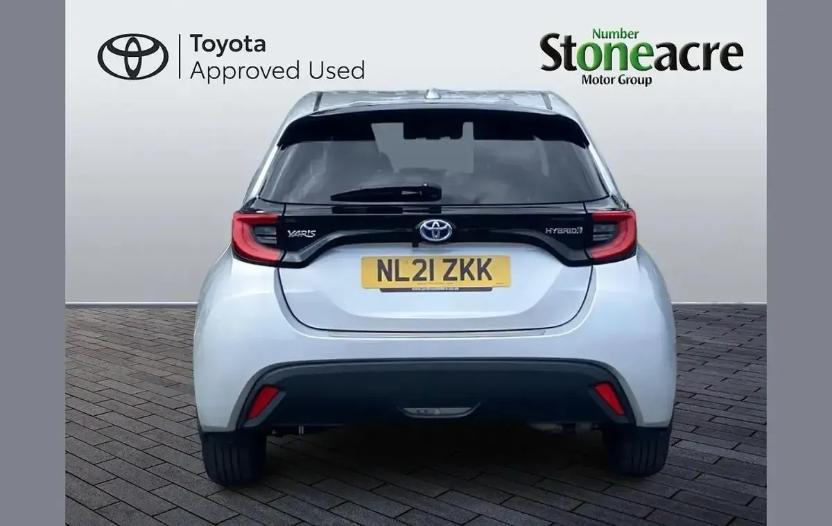 Used Toyota Yaris Design 116 HP (85 kW) 2021 Silver Hatchback
