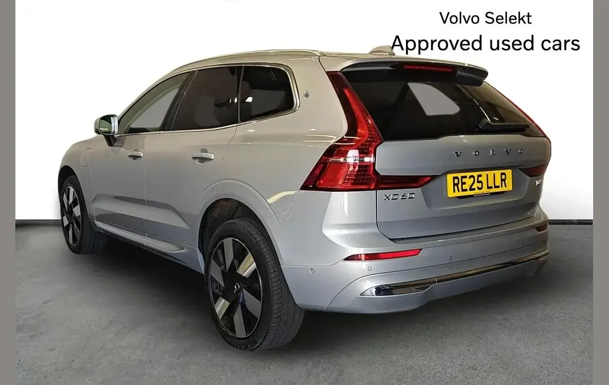 Używany Volvo XC60 Ultra 455 KM (334 kW) 2025 Srebrny SUV