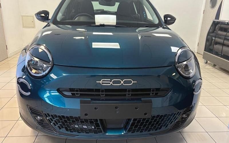 New Fiat 600 Icon 101 HP (74 kW) 2025 SUV