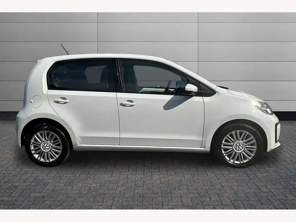Used VW up! Move 60 HP (44 kW) 2019 Pure white Hatchback