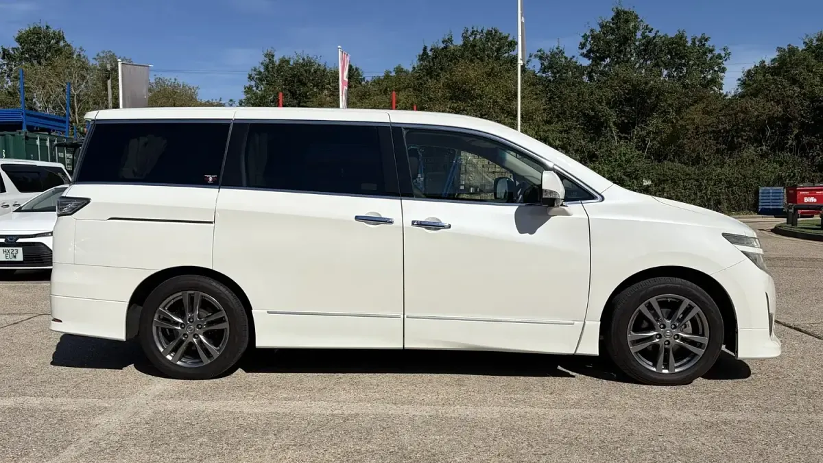 Used Nissan Elgrand 2013 White MPV